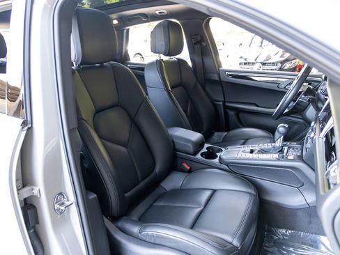 Certified 2021 Porsche Macan AWD/4WD image 62
