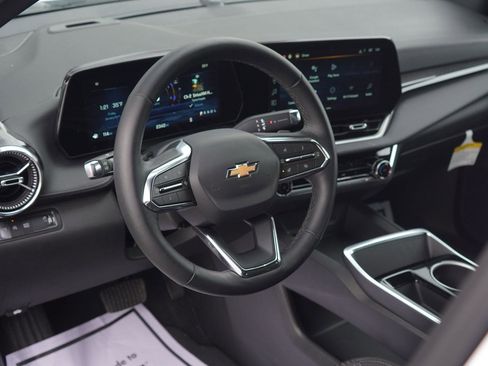 New 2025 Chevrolet Equinox LT w/ Safety and Technology Package image 25