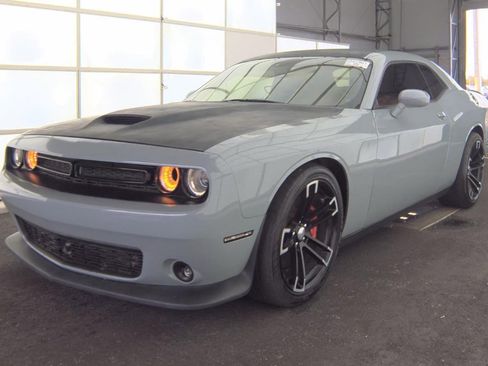 Used 2022 Dodge Challenger R/T w/ Plus Package image 1