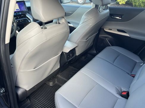 Used 2023 Toyota Venza Limited image 13