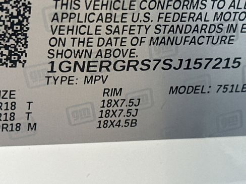 Used 2025 Chevrolet Traverse LT image 33