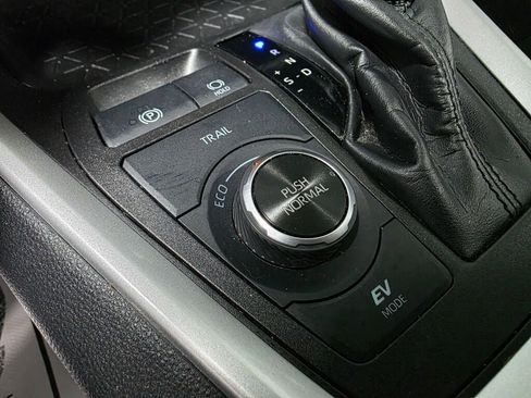 Used 2023 Toyota RAV4 LE AWD/4WD image 17