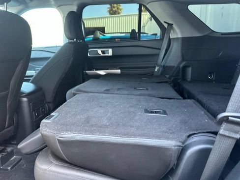 Used 2023 Ford Explorer XLT RWD image 8