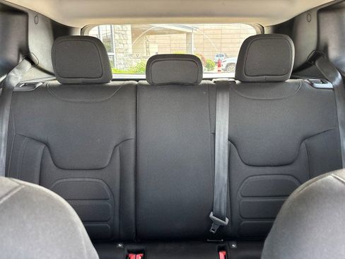 Used 2018 Jeep Renegade Latitude image 19