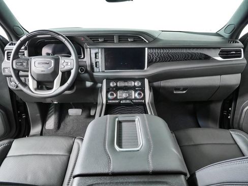 Used 2023 GMC Yukon Denali w/ Denali Reserve Package RWD image 19