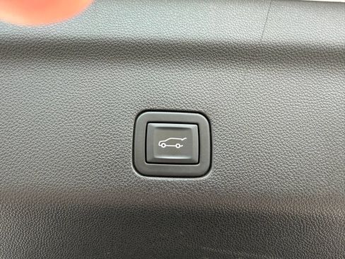 Used 2023 Chevrolet Suburban Premier AWD/4WD image 13