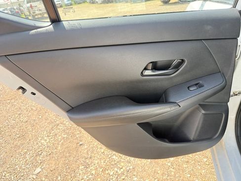 Used 2025 Nissan Sentra SV FWD image 28