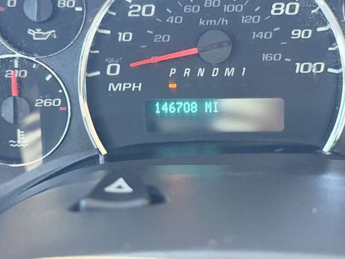 Used 2017 Chevrolet Express 2500 image 24