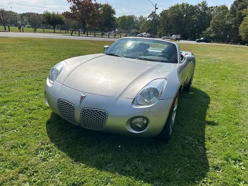 Used 2007 Pontiac Solstice Convertible w/ Premium Package RWD image 19