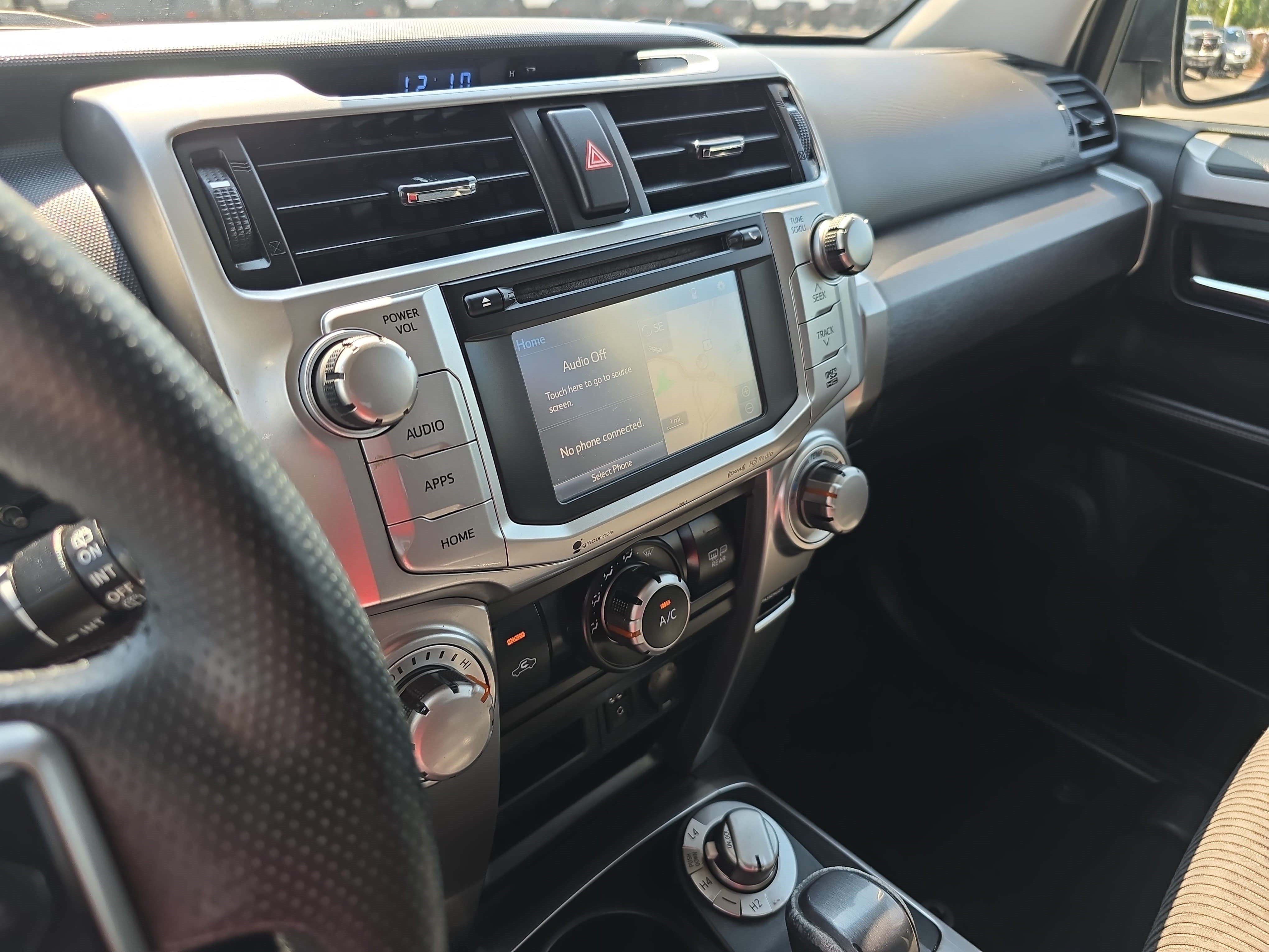 Used 2017 Toyota 4Runner SR5 AWD/4WD image 19