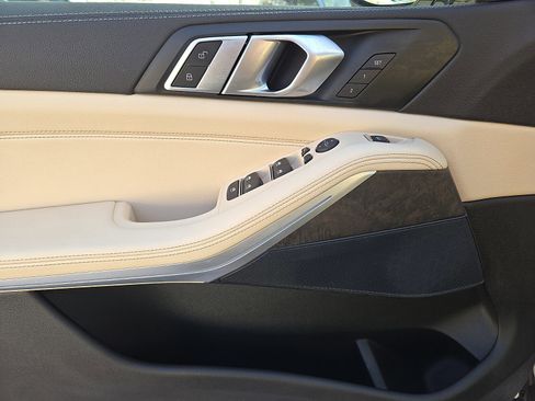 Used 2022 BMW X5 xDrive40i w/ Premium Package image 13