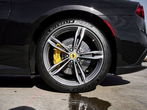 Used 2018 Ferrari GTC4Lusso image 24