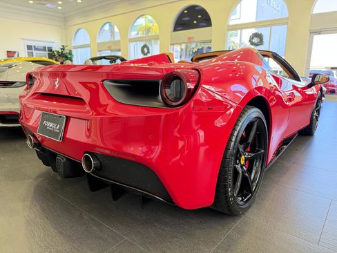 Used 2016 Ferrari 488 Spider image 12