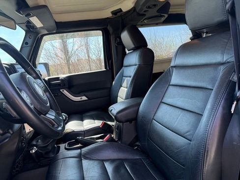 Used 2011 Jeep Wrangler Sahara w/ Dual Top Group image 13