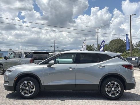 Used 2025 Chevrolet Blazer LT FWD image 13