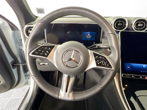 Used 2025 Mercedes-Benz GLC 300 4MATIC image 11