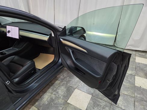 Used 2021 Tesla Model 3 Performance image 10