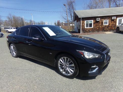 Used 2018 INFINITI Q50 Luxe w/ Essential Package (3.0T Luxe) image 5