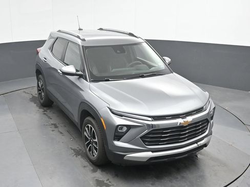 Used 2025 Chevrolet TrailBlazer LT AWD/4WD image 32
