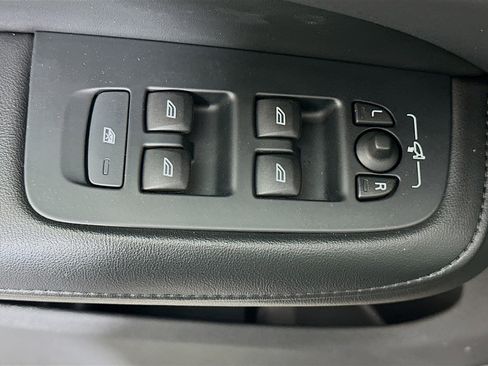 Used 2024 Volvo S60 B5 Core image 15