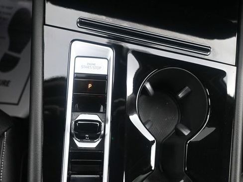 Used 2025 Volkswagen Atlas SE FWD image 18