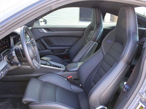 Used 2025 Porsche 911 Carrera image 5