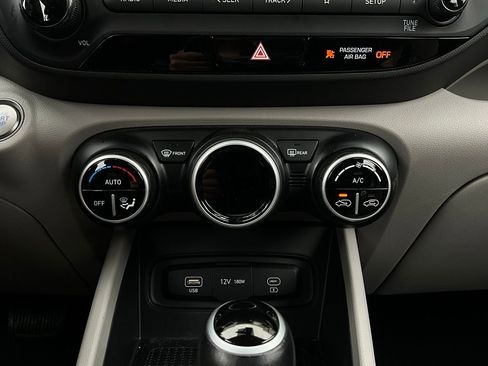 Used 2025 Hyundai Venue SEL image 27