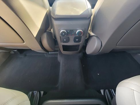 Used 2020 Ford Explorer Platinum w/ Premium Technology Package image 27