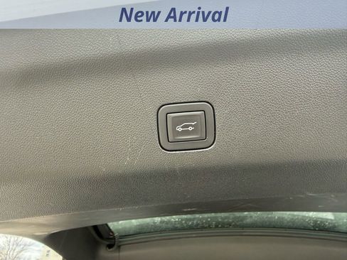 Certified 2025 Chevrolet Suburban LT image 7