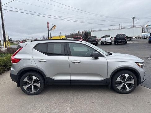 Used 2023 Volvo XC40 B5 Plus w/ Protection Package Premier AWD/4WD image 5