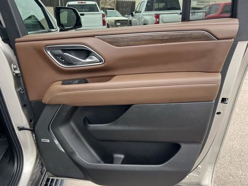 Used 2024 Chevrolet Suburban High Country image 39
