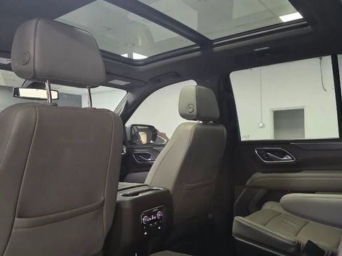 Used 2021 GMC Yukon SLT w/ SLT Premium Package RWD image 9