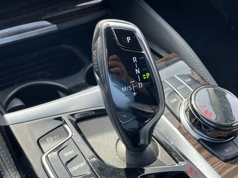 Used 2019 BMW 530i w/ M Sport Package image 9