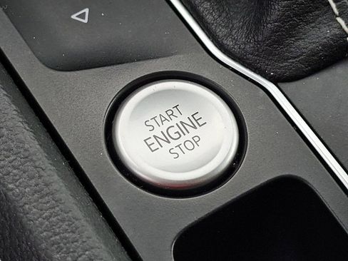 Used 2022 Volkswagen Atlas Cross Sport SEL R-Line image 17