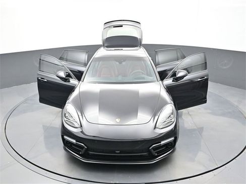 Used 2022 Porsche Panamera GTS w/ Premium Package image 32