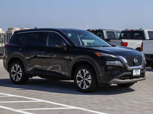 Used 2022 Nissan Rogue SV FWD image 3