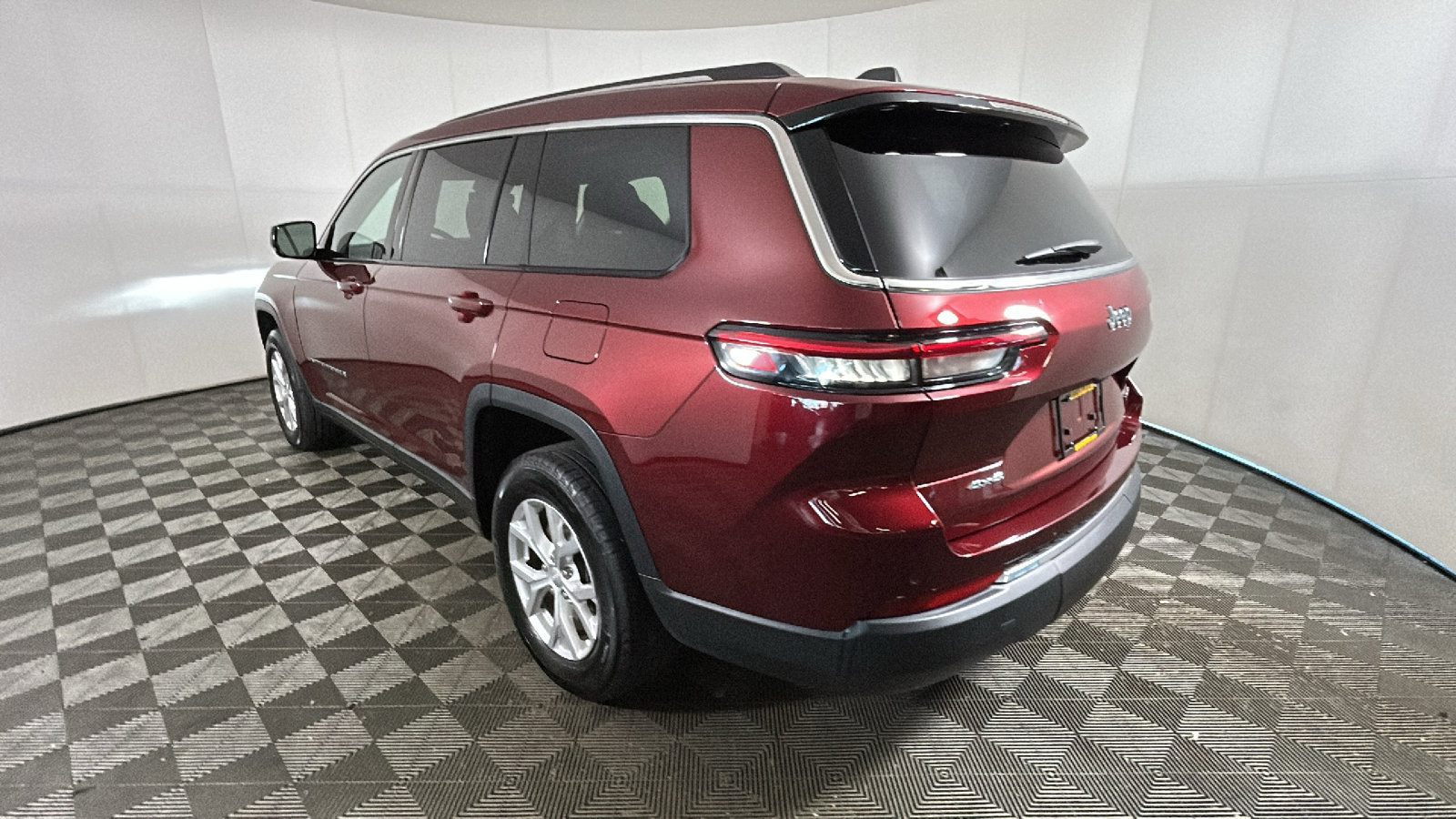 Used 2023 Jeep Grand Cherokee L Limited AWD/4WD image 5
