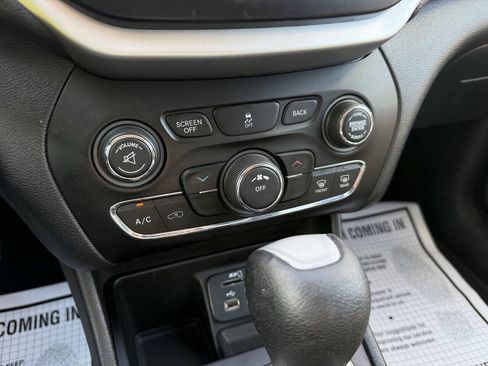 Used 2014 Jeep Cherokee Latitude FWD image 28