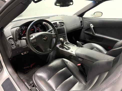 Used 2006 Chevrolet Corvette Coupe w/ Preferred Equipment Group RWD image 16