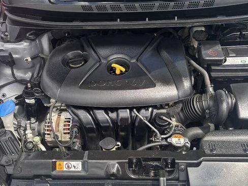 Used 2015 Hyundai Elantra SE w/ Option Group 02 FWD image 19