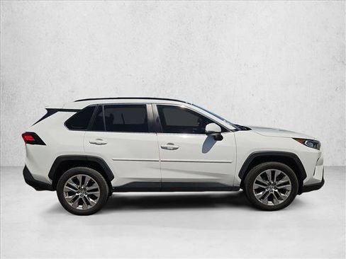 Used 2020 Toyota RAV4 XLE Premium FWD image 4