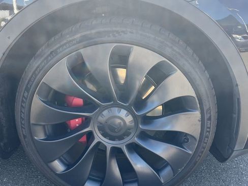 Used 2023 Tesla Model Y Performance AWD/4WD image 4