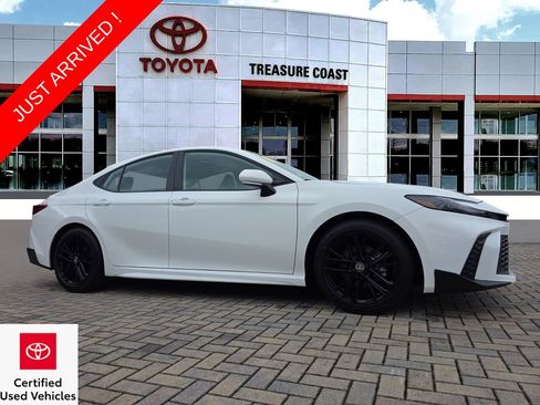 Certified 2025 Toyota Camry SE w/ Convenience Package image 1