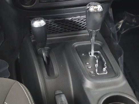 Used 2017 Jeep Wrangler Unlimited Sahara w/ Connectivity Group AWD/4WD image 24