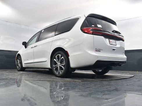 New 2026 Chrysler Pacifica Pinnacle w/ Trailer Tow Group image 53