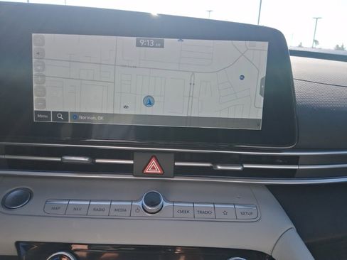 New 2025 Hyundai Elantra Limited image 23