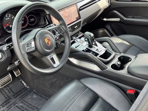 Used 2021 Porsche Cayenne Turbo image 3