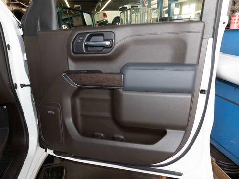 Used 2022 GMC Sierra 1500 Denali w/ Denali Premium Package image 17