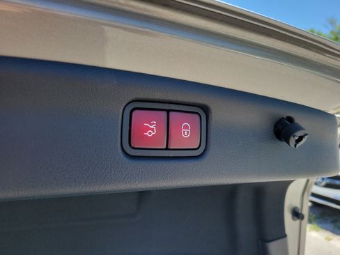 Used 2023 Mercedes-Benz C 300 Sedan image 9