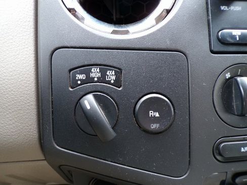 Used 2008 Ford F250 Lariat image 27